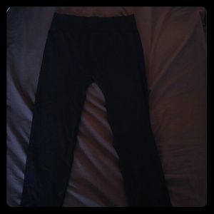 Black stretchy small leggings